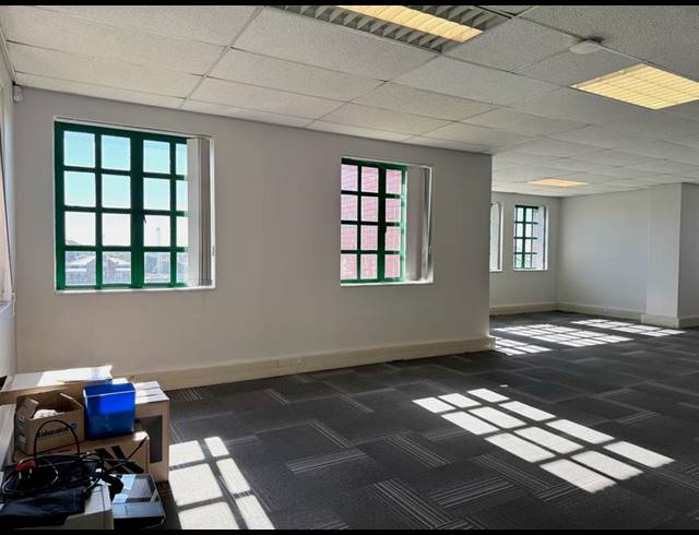 BUSINESS PROPERTY TO RENT IN CLAREMONT